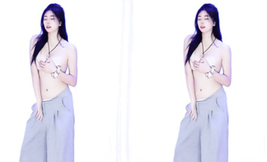 國產牛逼舞團【18girls】全員美女美乳大奶子，超燃裸舞抖胸，超有感覺 (6)